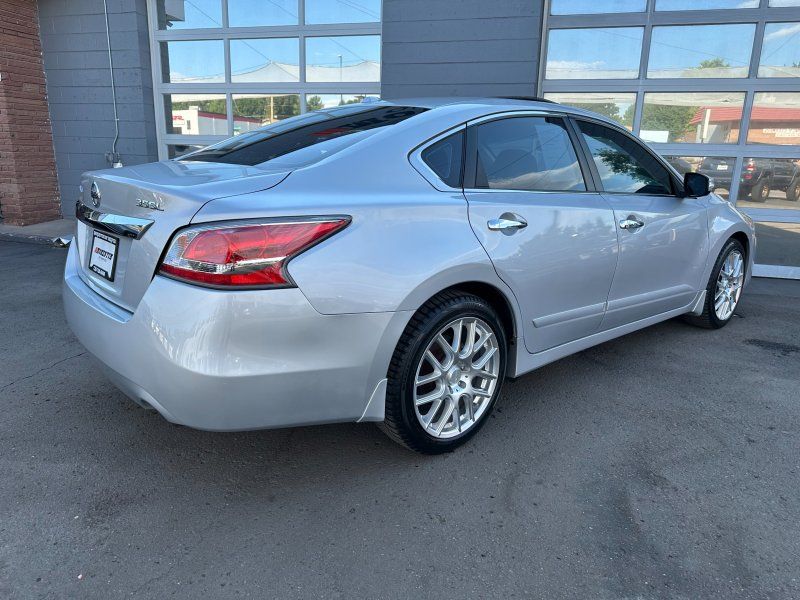 2015 Nissan Altima 3.5 SL photo 22