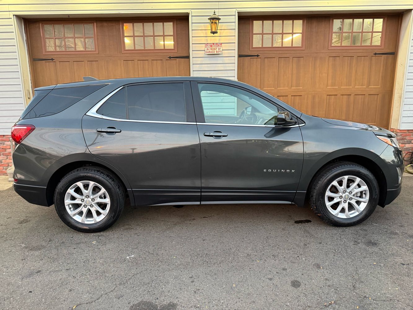 2021 Chevrolet Equinox LT photo 2