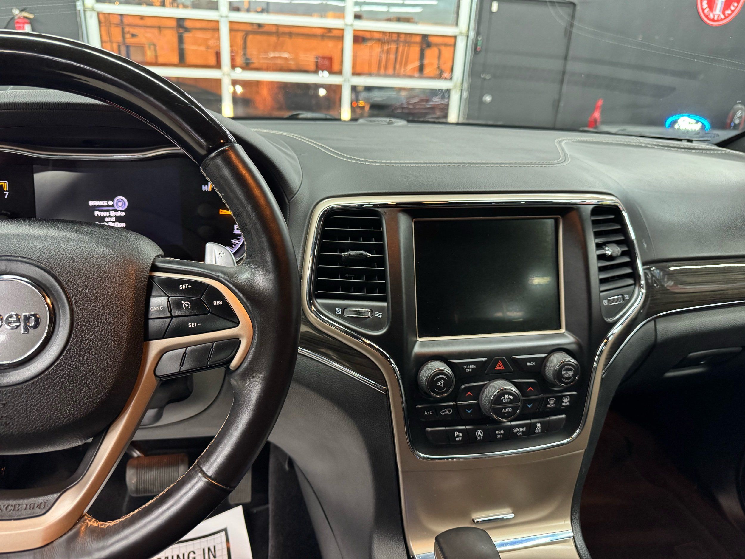 2017 Jeep Grand Cherokee Overland - Photo 25