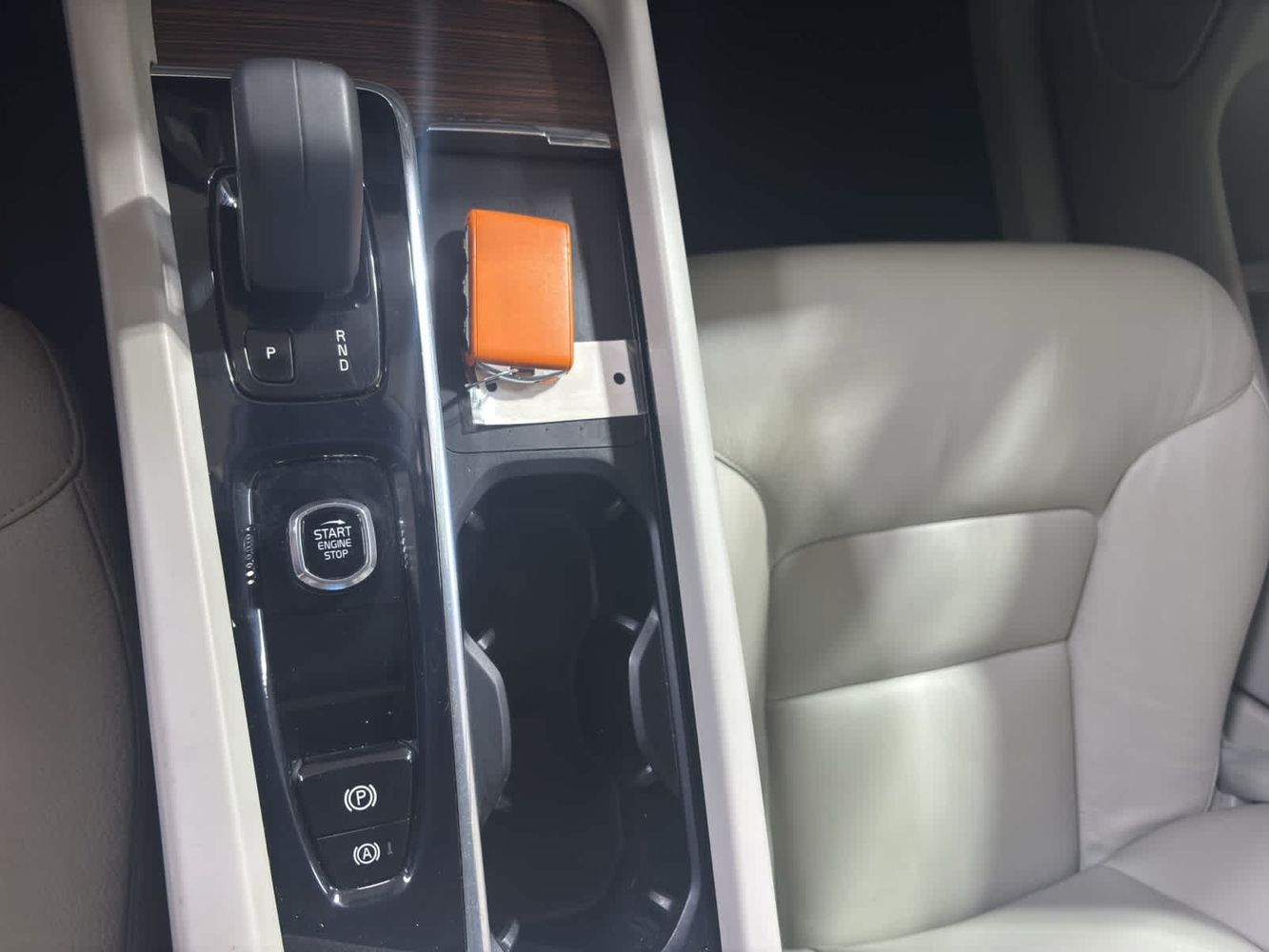 2022 Volvo XC60 B5 Momentum photo 19