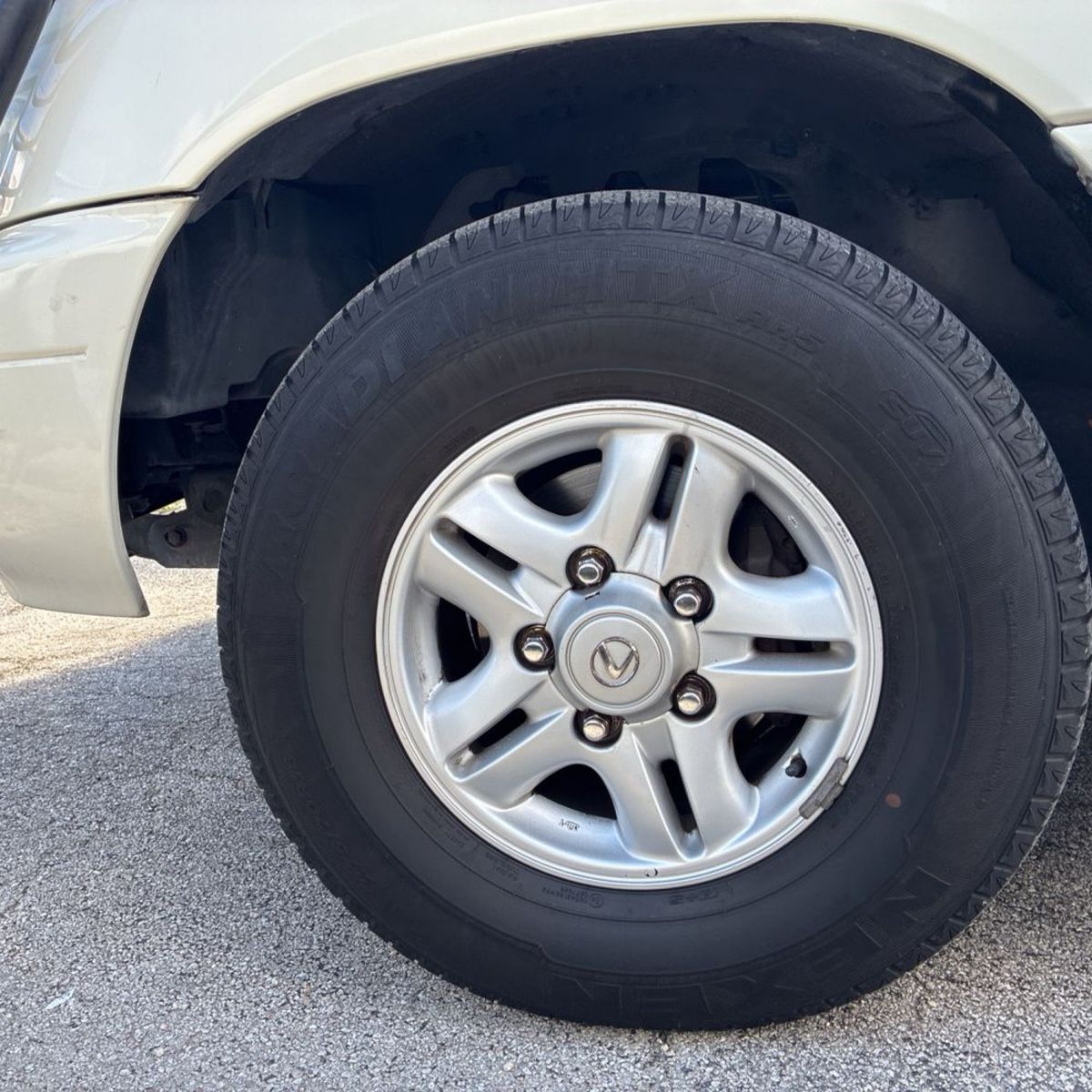 2000 Lexus LX 470 10