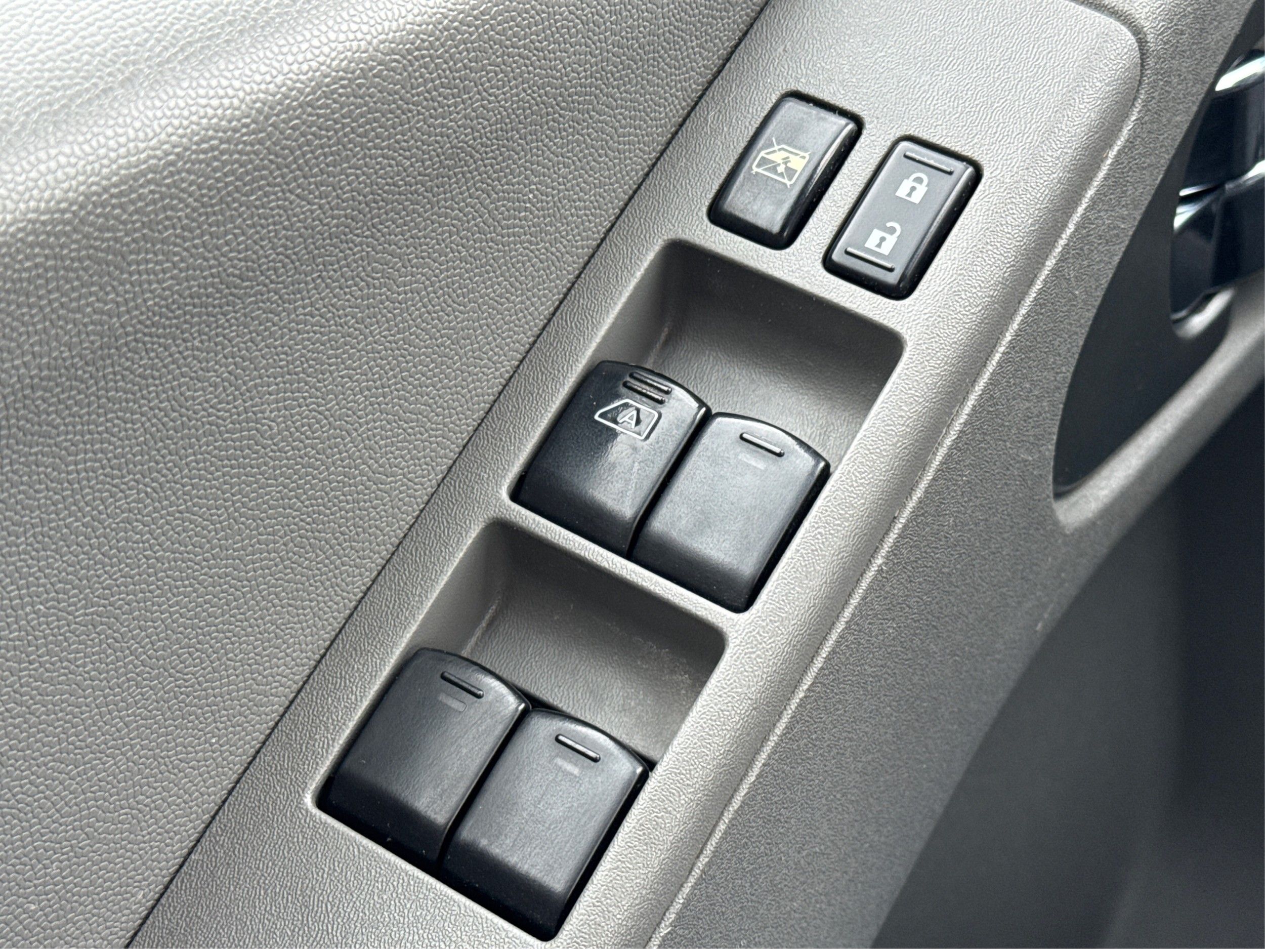 2019 Nissan Frontier SV photo 28