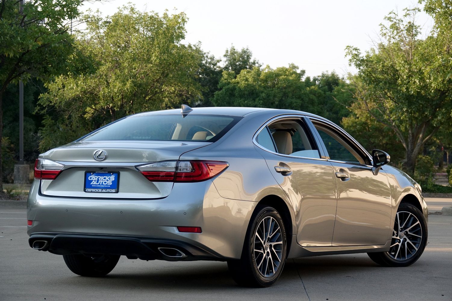 2017 Lexus ES 350 photo 3