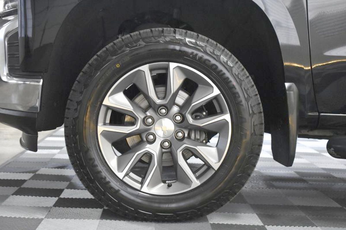 2020 Chevrolet Silverado 1500 4WD Crew Cab Short Bed LT