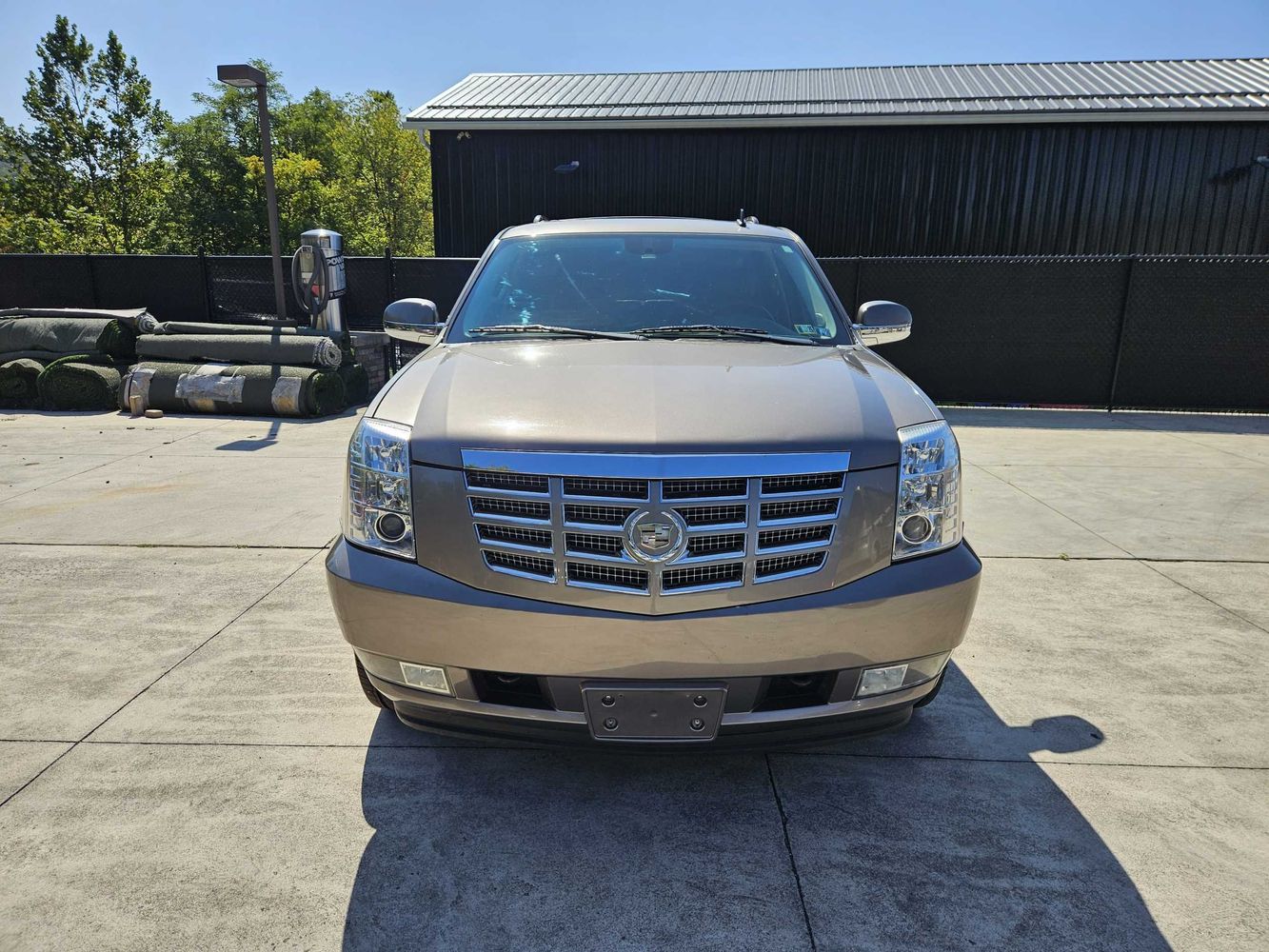2011 Cadillac Escalade Luxury photo 2