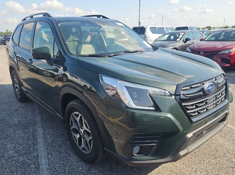 2023 Subaru Forester Premium photo 3