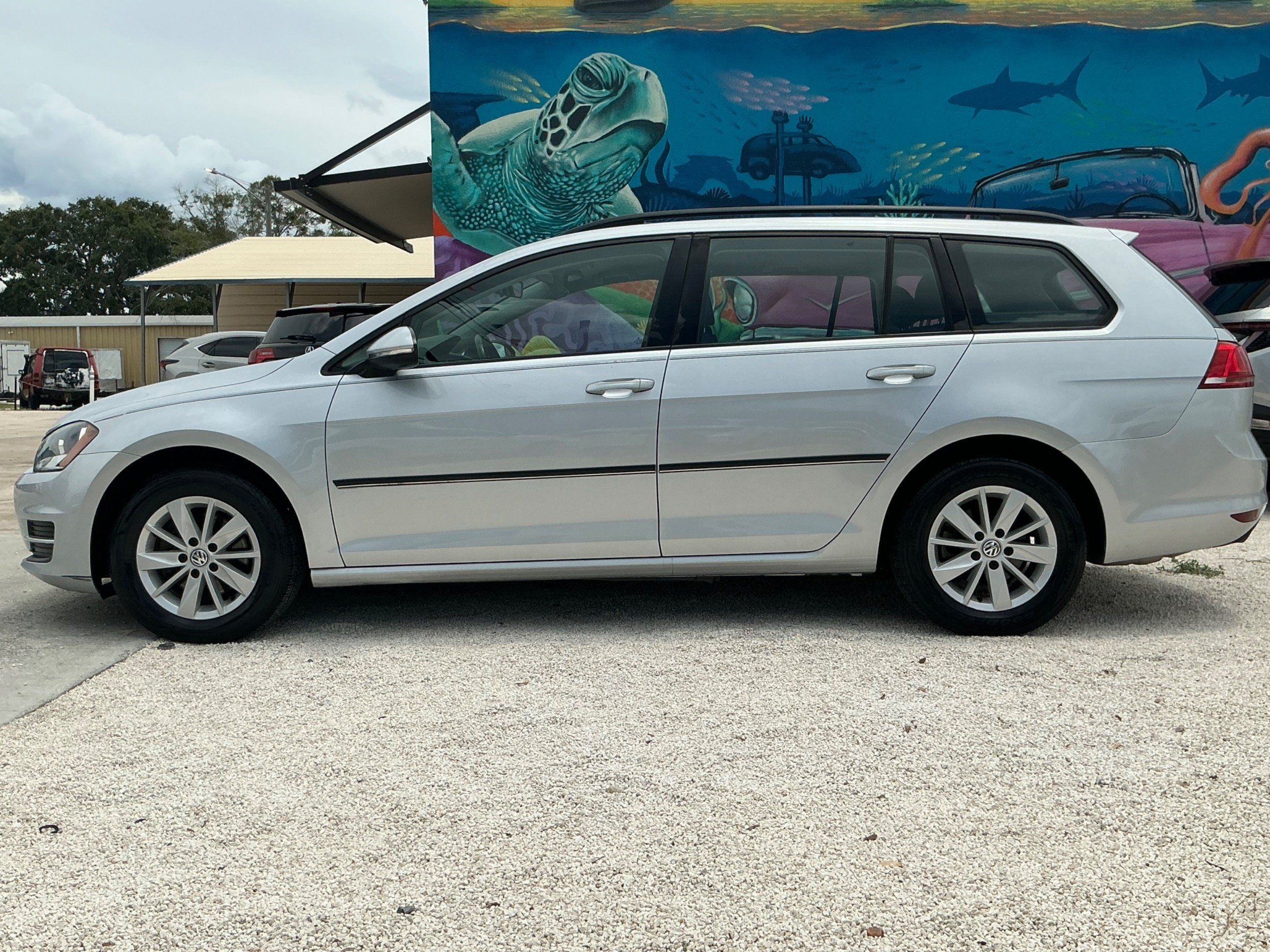 2016 Volkswagen Golf SportWagen TSI S photo 2