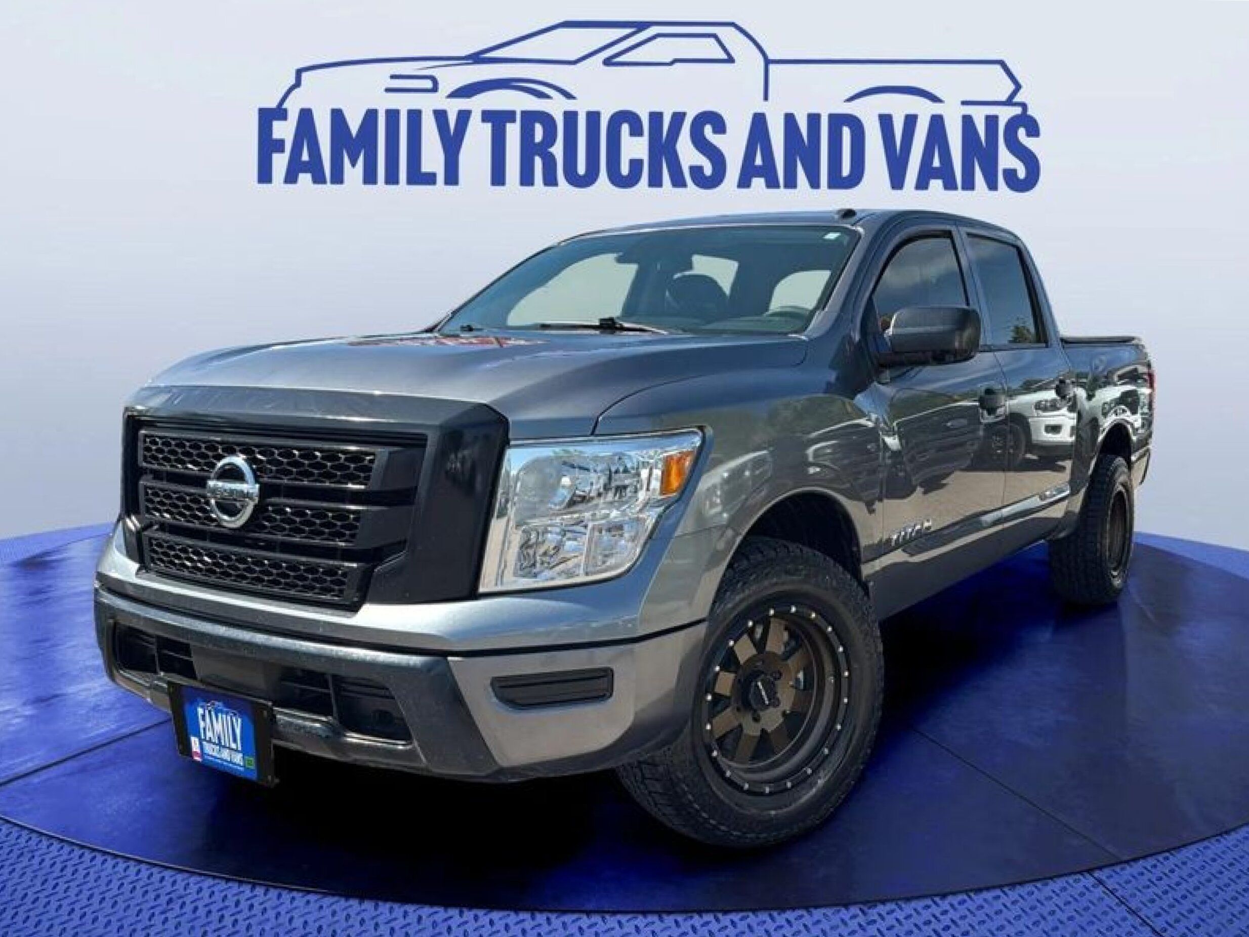 2021 Nissan Titan S 4X4 Crew Cab's photo