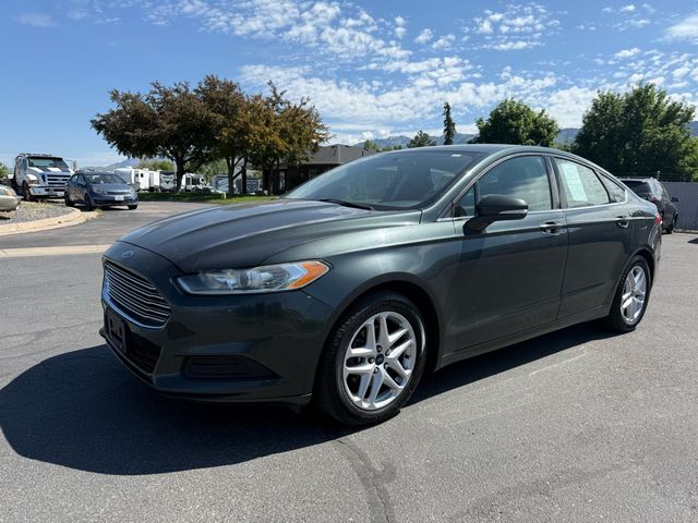 Gray 2015 Ford Fusion SE Sedan Front-Wheel Drive 6-Speed Automatic