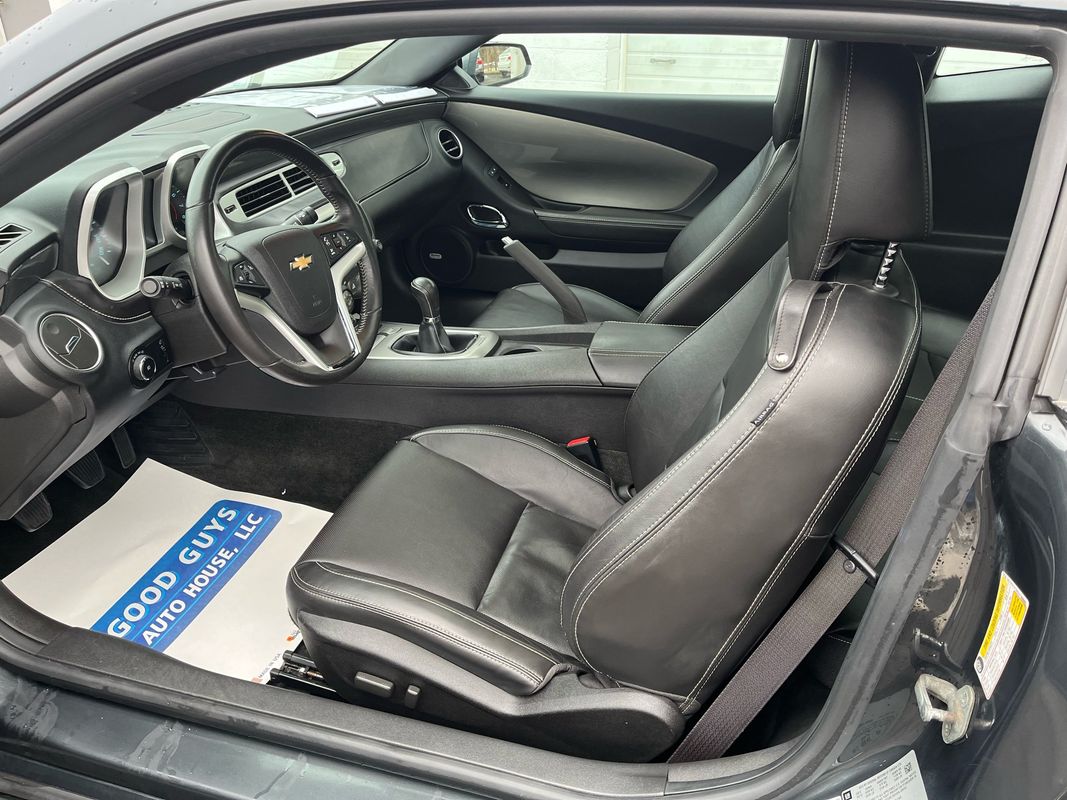 View vehicle photo 6