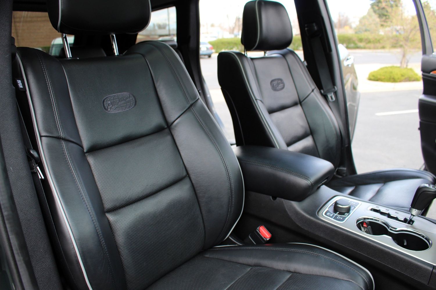 Amazing 2011 Jeep Overland Interior Images