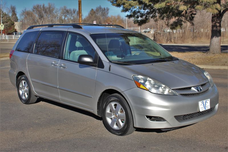 2007 Toyota Sienna Photos