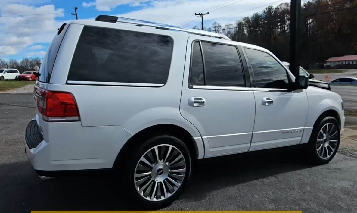 2016 Lincoln Navigator Reserve photo 11