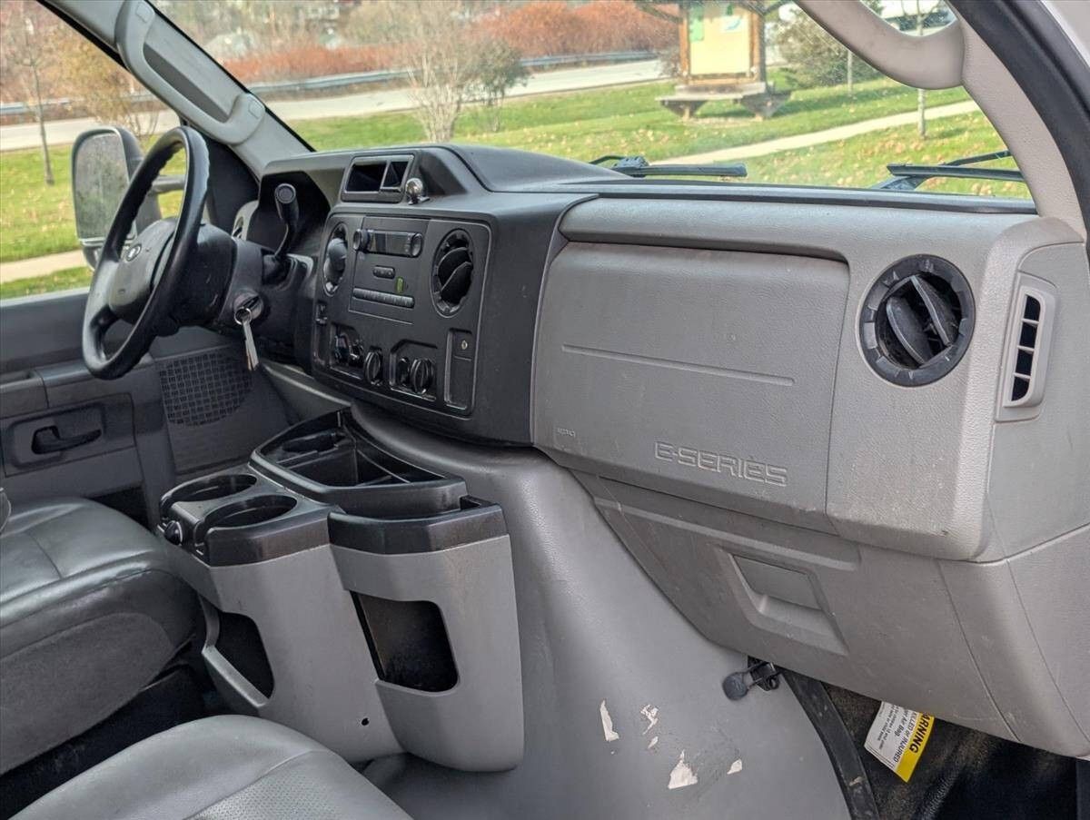 2017 Ford E-Series 24