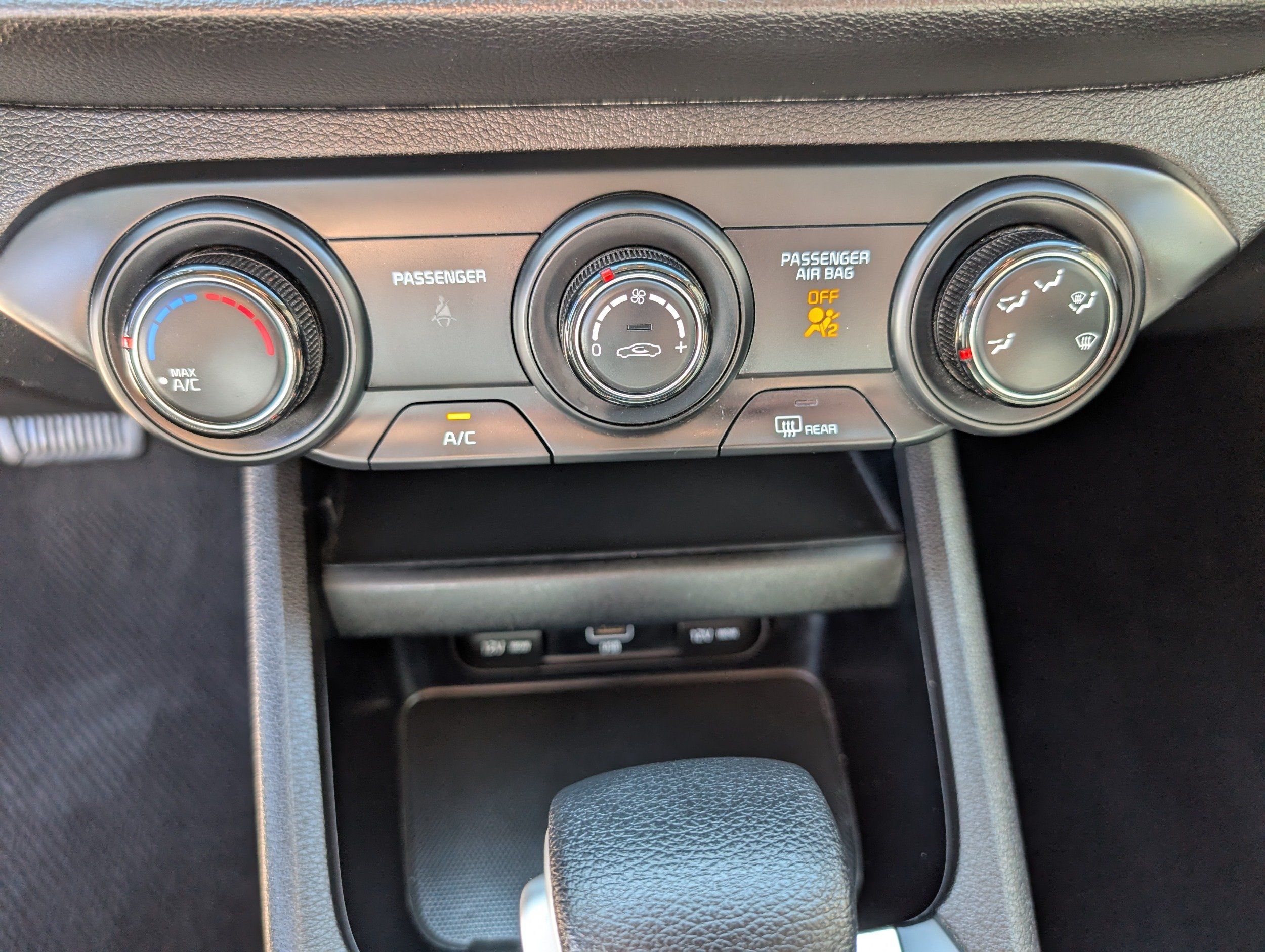 2023 Kia Forte LX - Photo 13