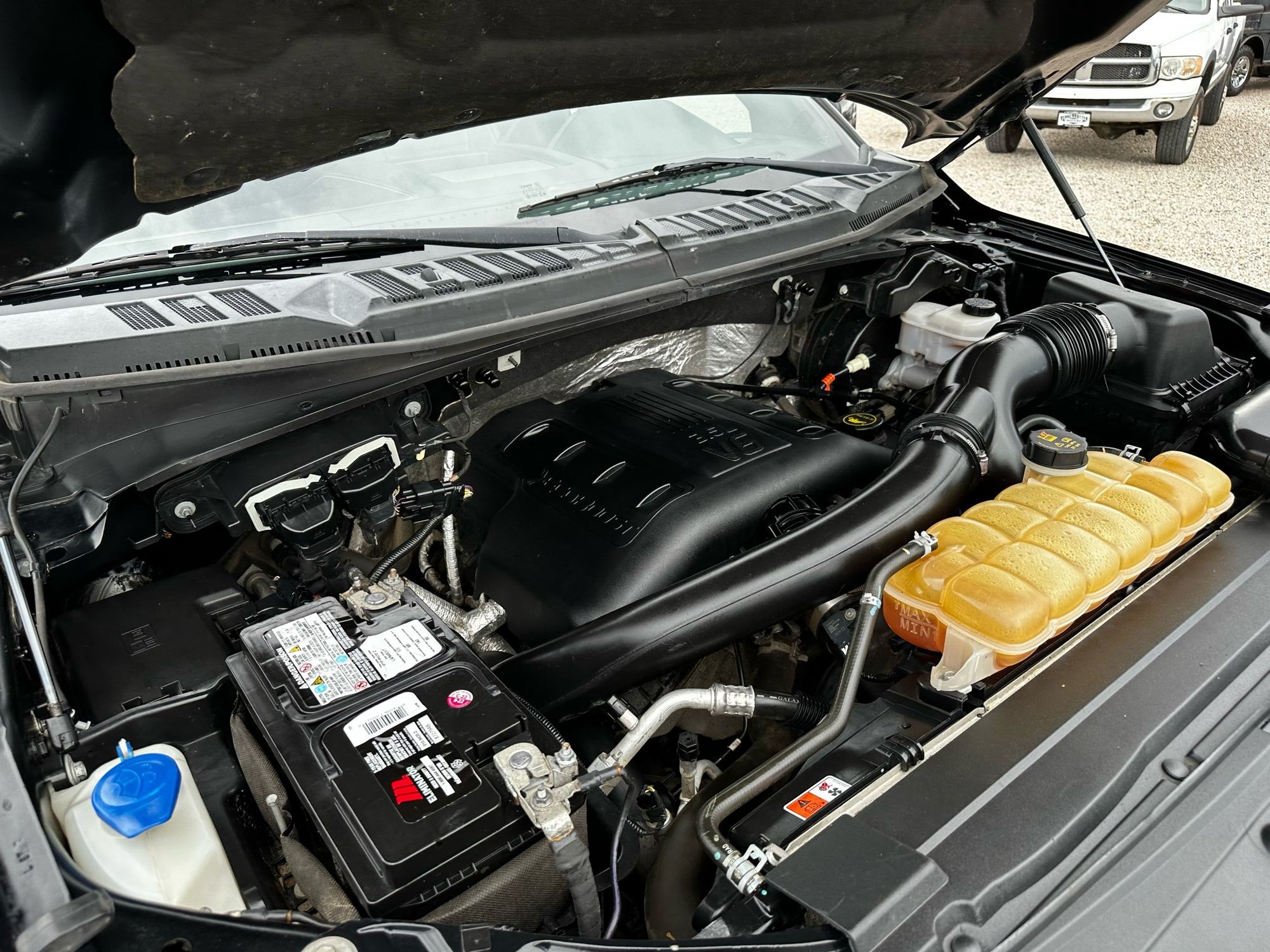 2016 Ford F-150 Lariat photo 40