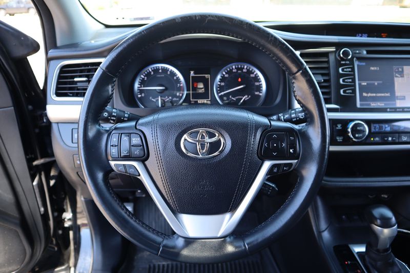 2017 Toyota Highlander SE | Victory Motors of Colorado