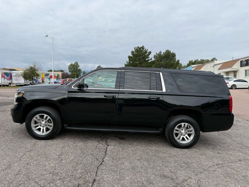 2019 Chevrolet Suburban LT photo 4
