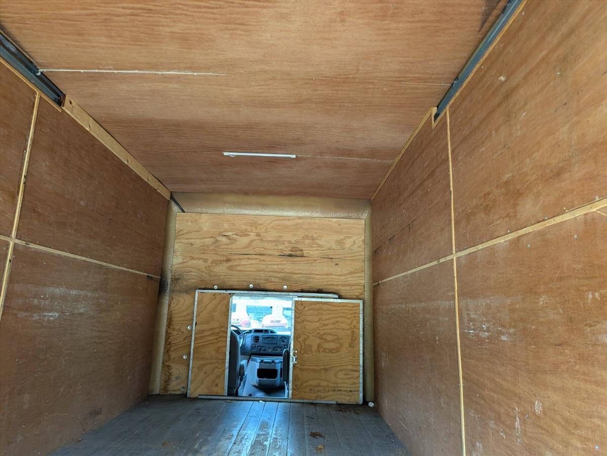 2016 Ford E-Series 37