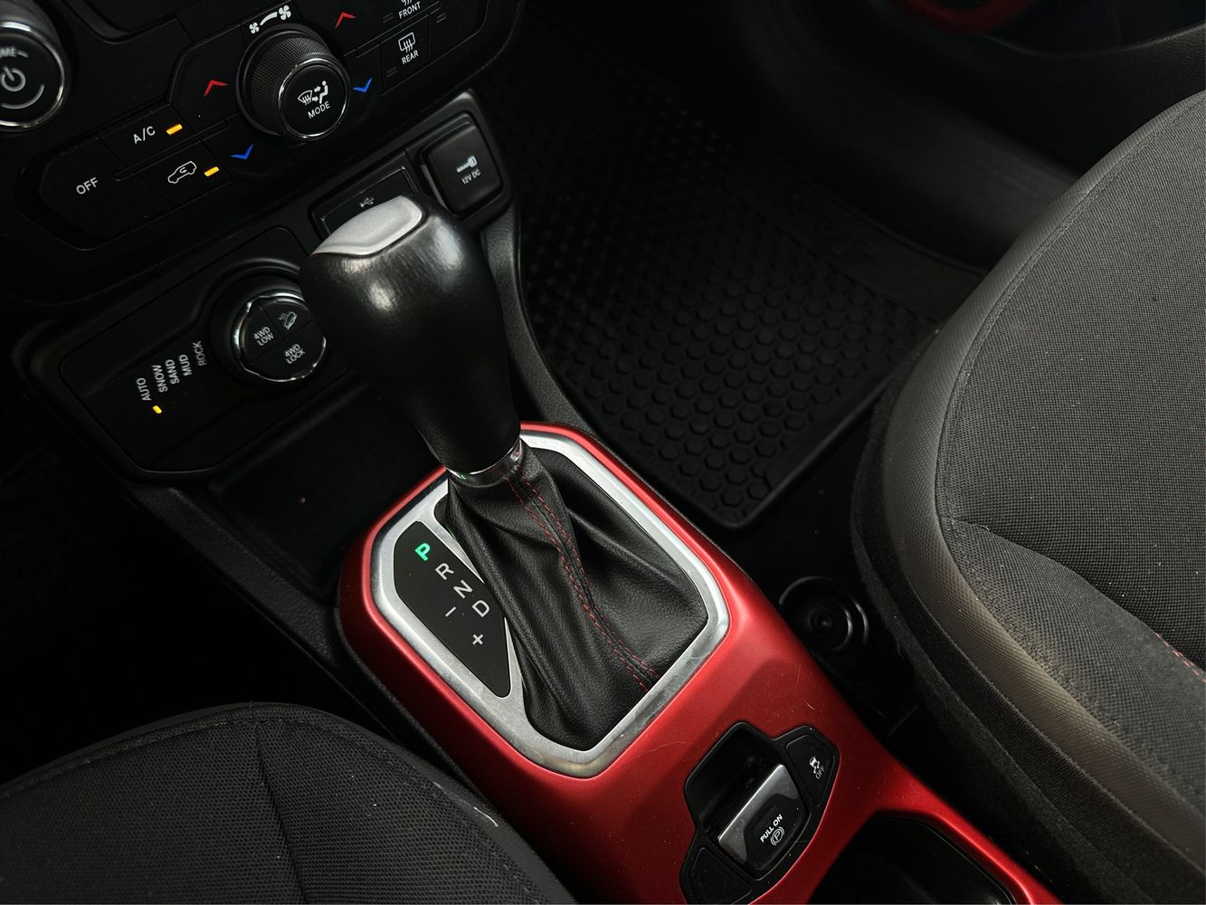2018 Jeep Renegade Trailhawk photo 25