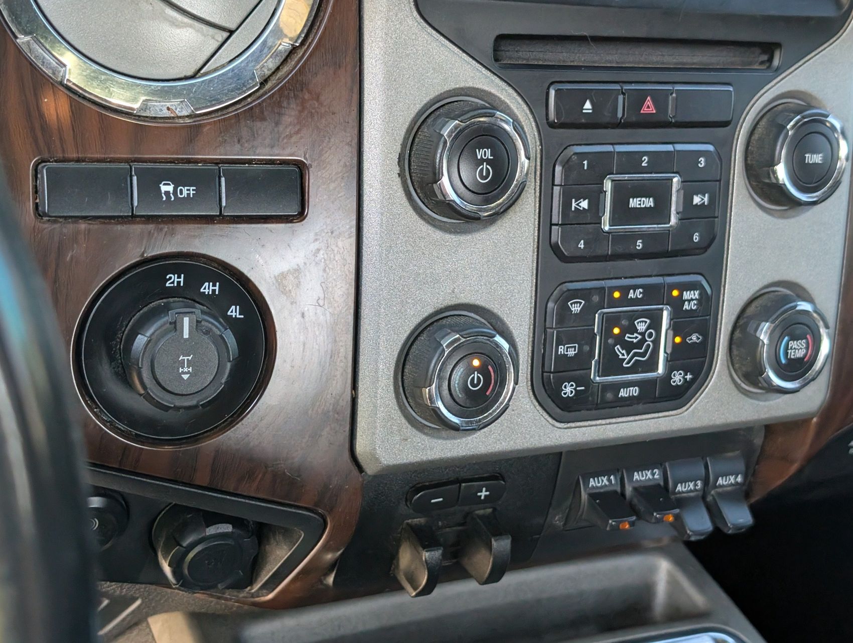 2015 Ford F-350 73