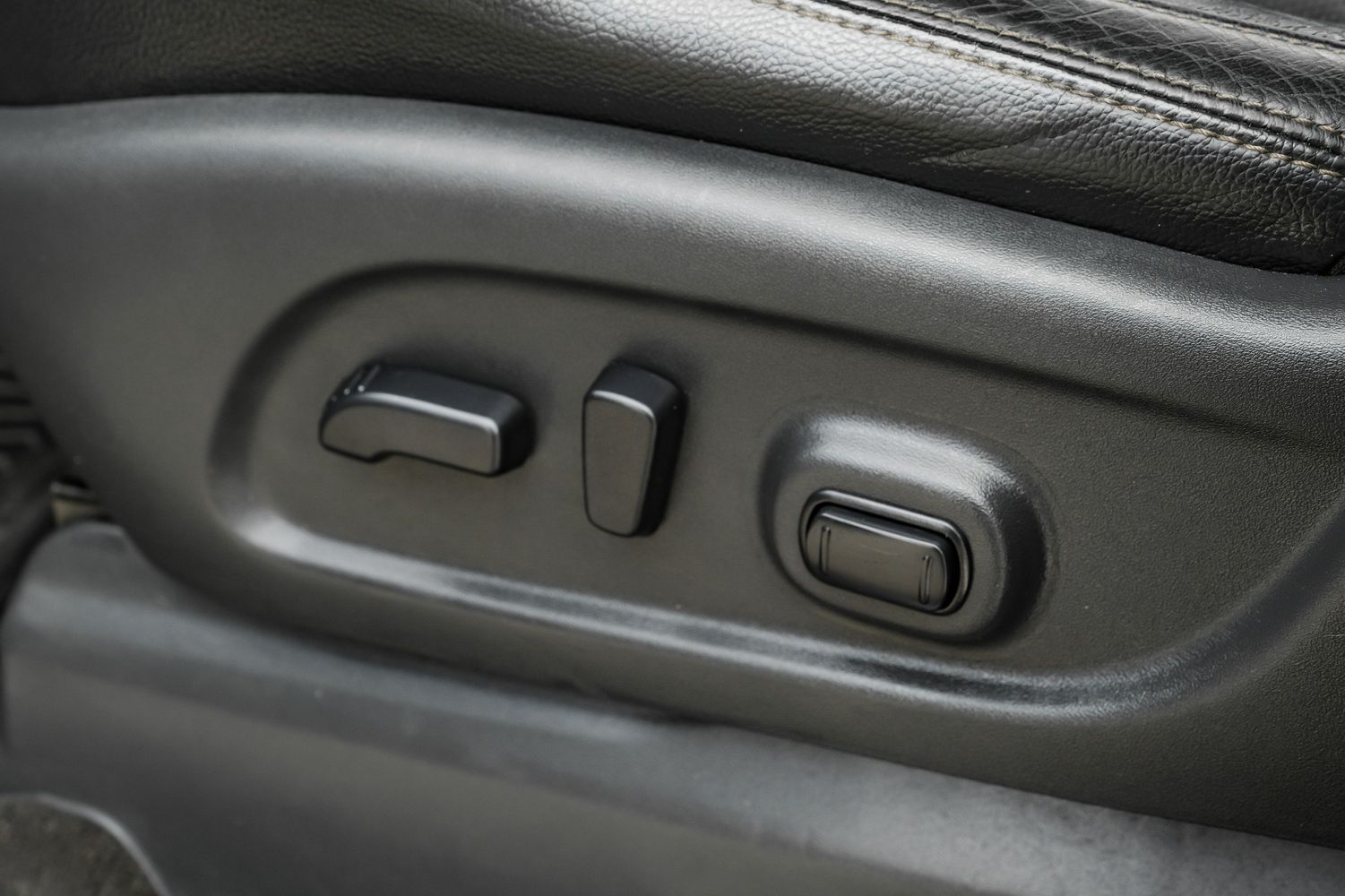 2017 Nissan Titan SL photo 28