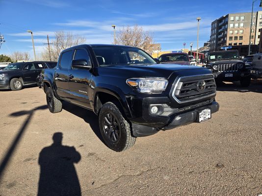 2022 Toyota Tacoma SR5's photo