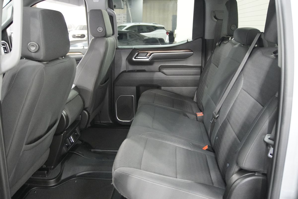 2023 Chevrolet Silverado 1500 4WD Crew Cab Standard Bed LT