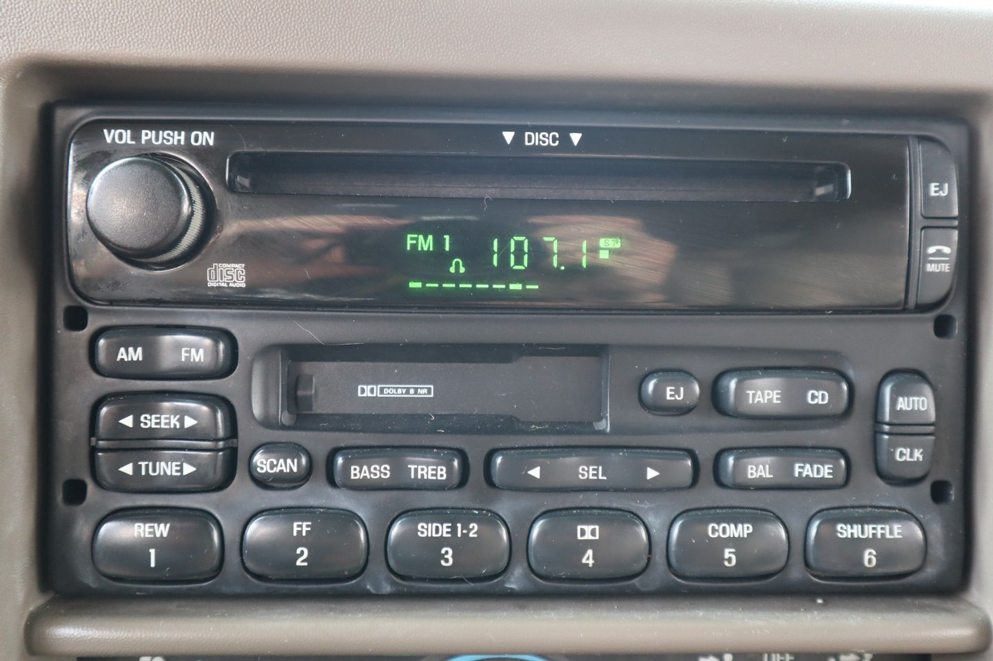 Excursion Radio Console 2000 Ford Excursion Limited | Victory Motors of Colorado