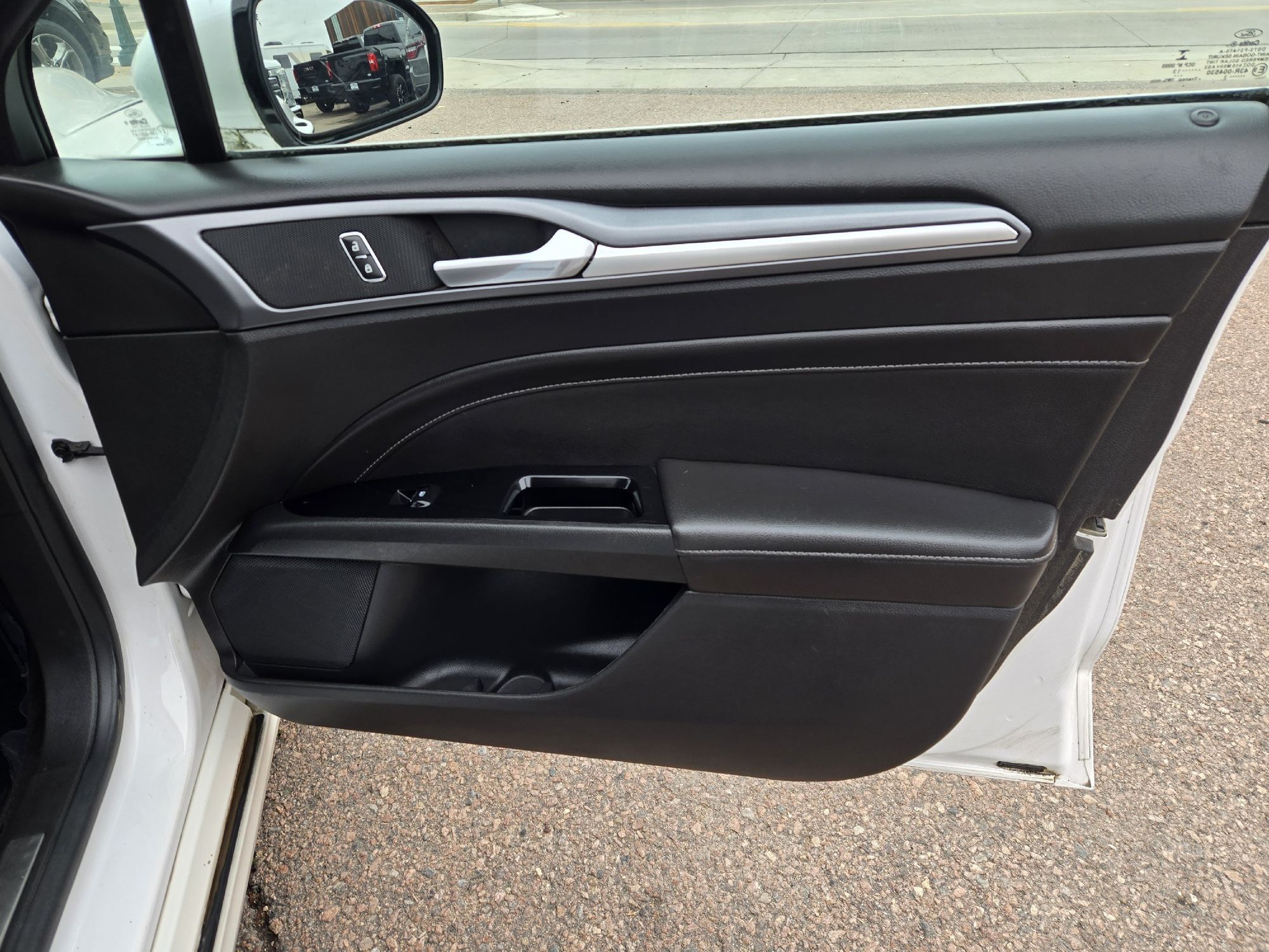 2013 Ford Fusion Energi Titanium photo 22