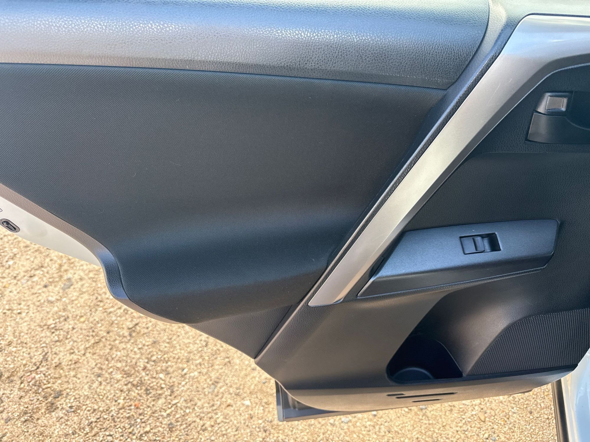 2018 Toyota RAV4 LE photo 12