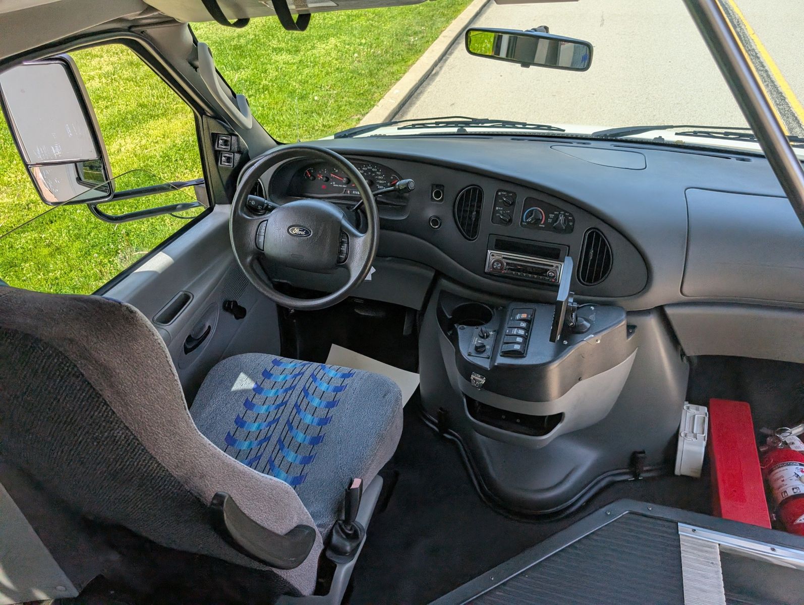 2007 Ford E-450 Cutaway 81
