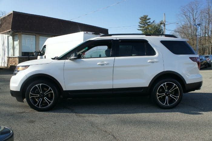 2015 Ford Explorer Sport photo 3