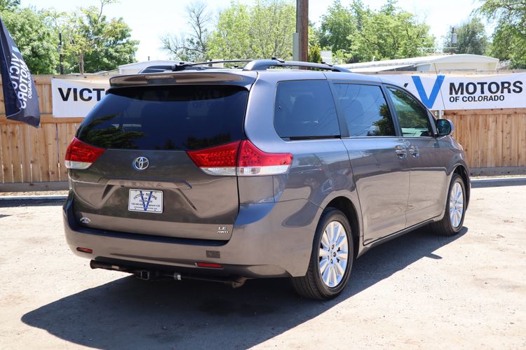 2011 Toyota Sienna Le 7-passenger 