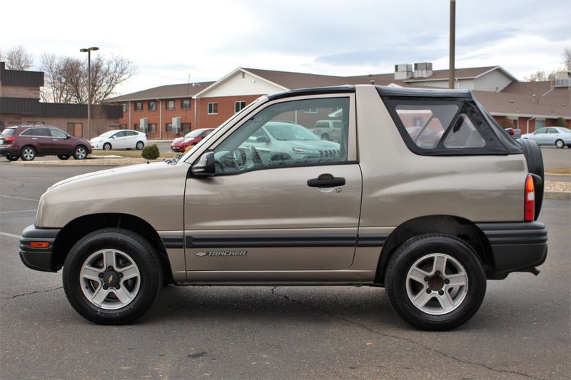 2002 Chevrolet Tracker Photos