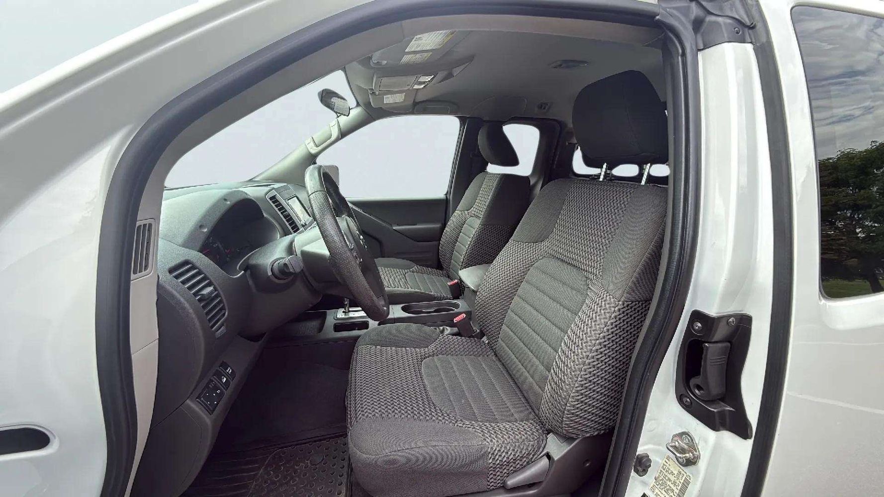 2019 Nissan Frontier SV photo 14