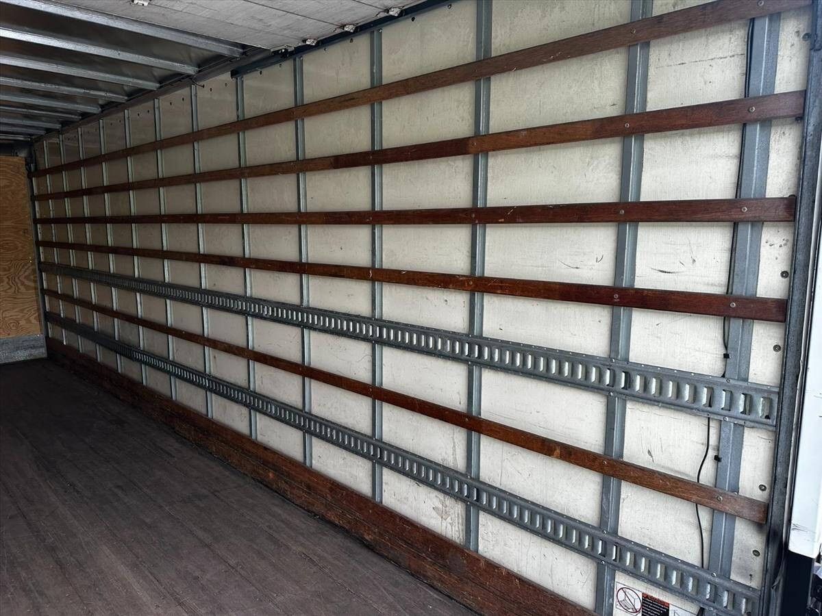 2019 International DuraStar 4300 18