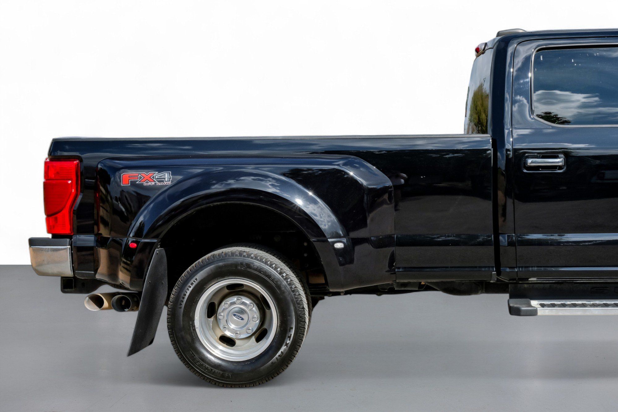 2022 Ford F-350 XLT photo 4