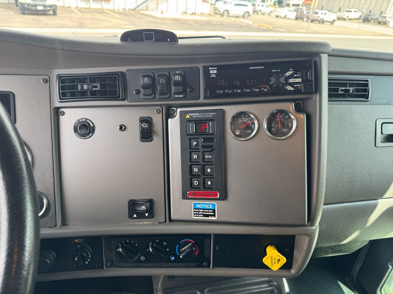 2019 Kenworth T3 Series photo 24