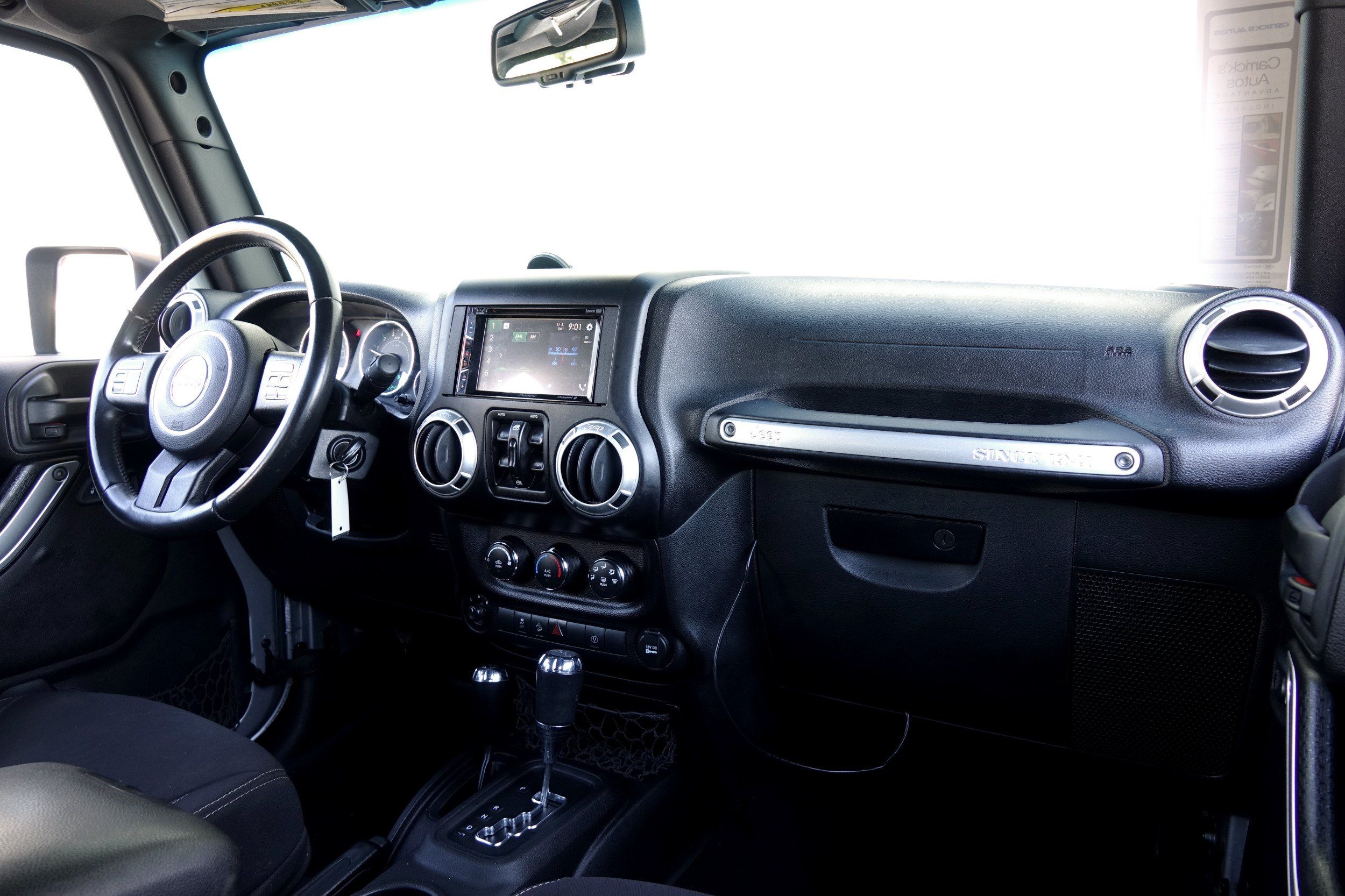2015 Jeep Wrangler Unlimited Rubicon photo 40