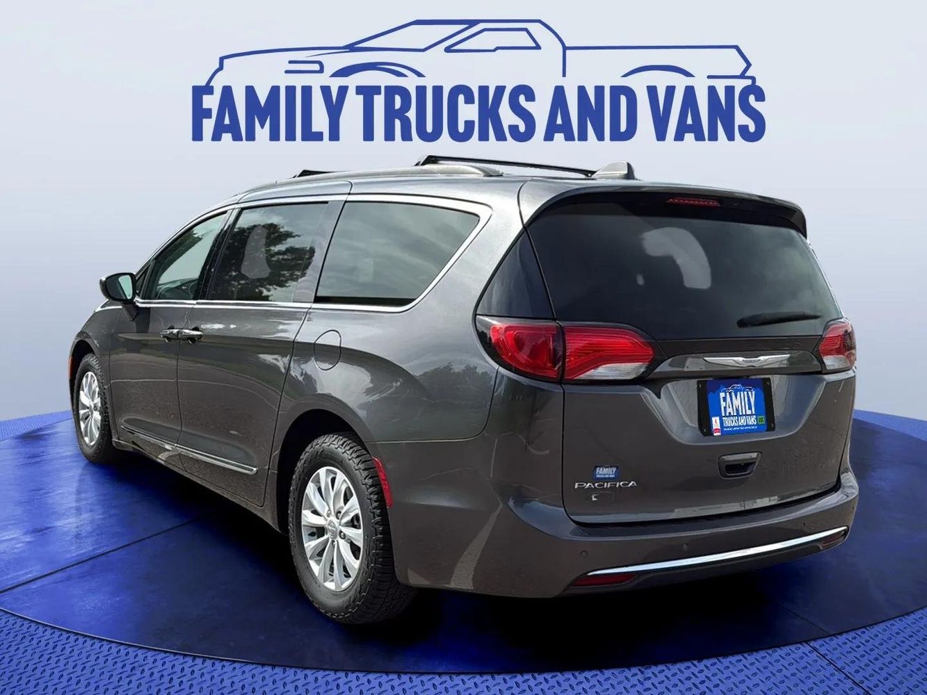 2017 Chrysler Pacifica Touring L photo 3