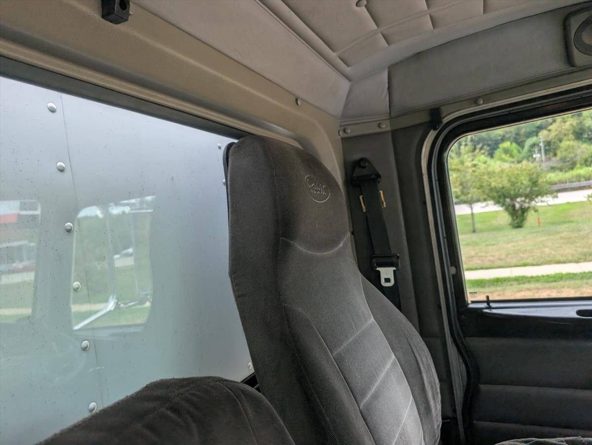 2007 Peterbilt 335 55