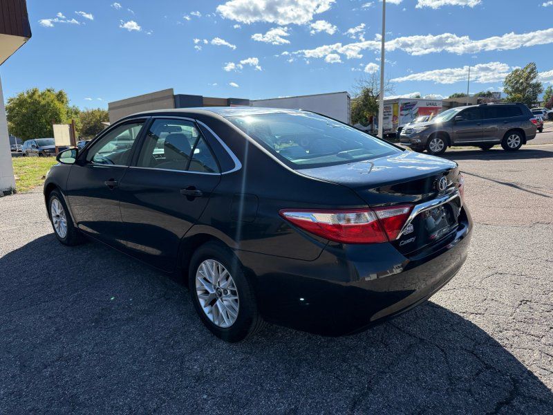 2016 Toyota Camry LE photo 4