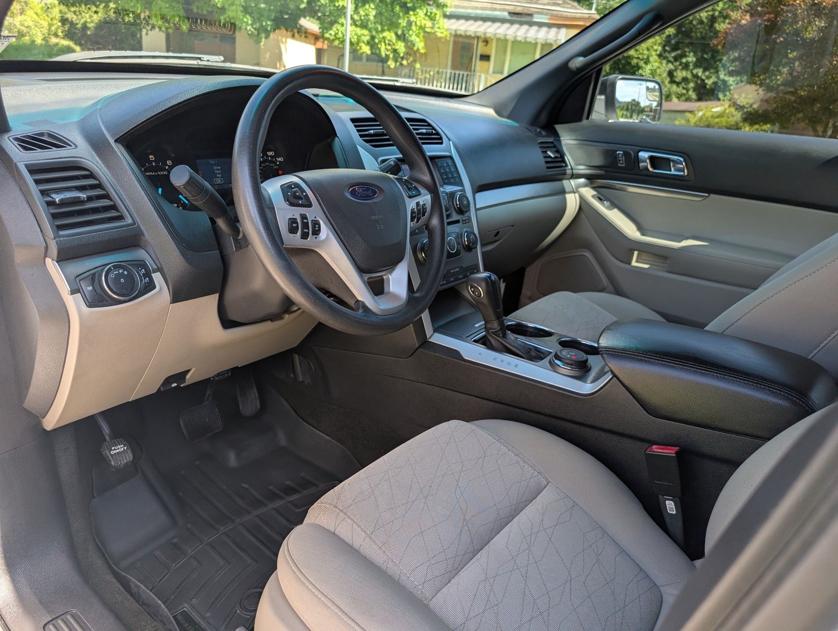 2014 Ford Explorer 29