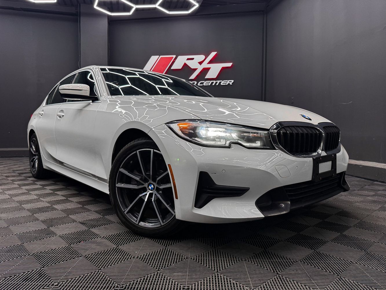 2020 BMW 3 Series 330i xDrive Sedan's photo