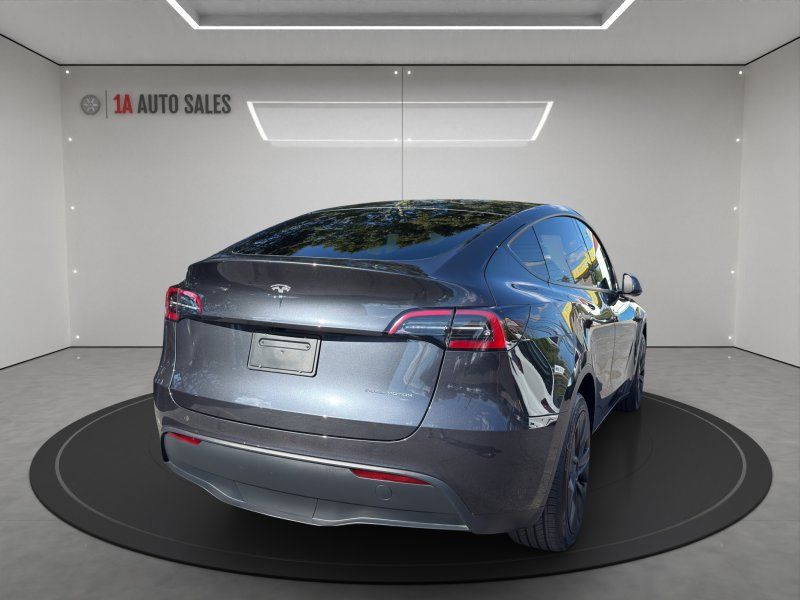 2025 Tesla Model Y Long Range photo 5