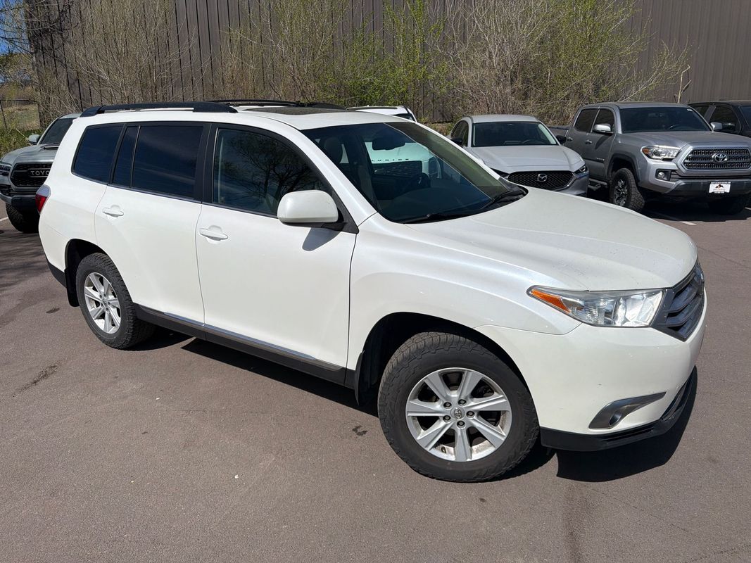 White 2013 Toyota Highlander SE AWD SUV / Crossover All-Wheel Drive 5-Speed Automatic