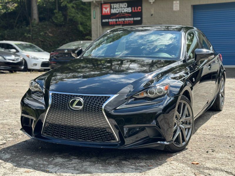 2016 Lexus IS 300's photo