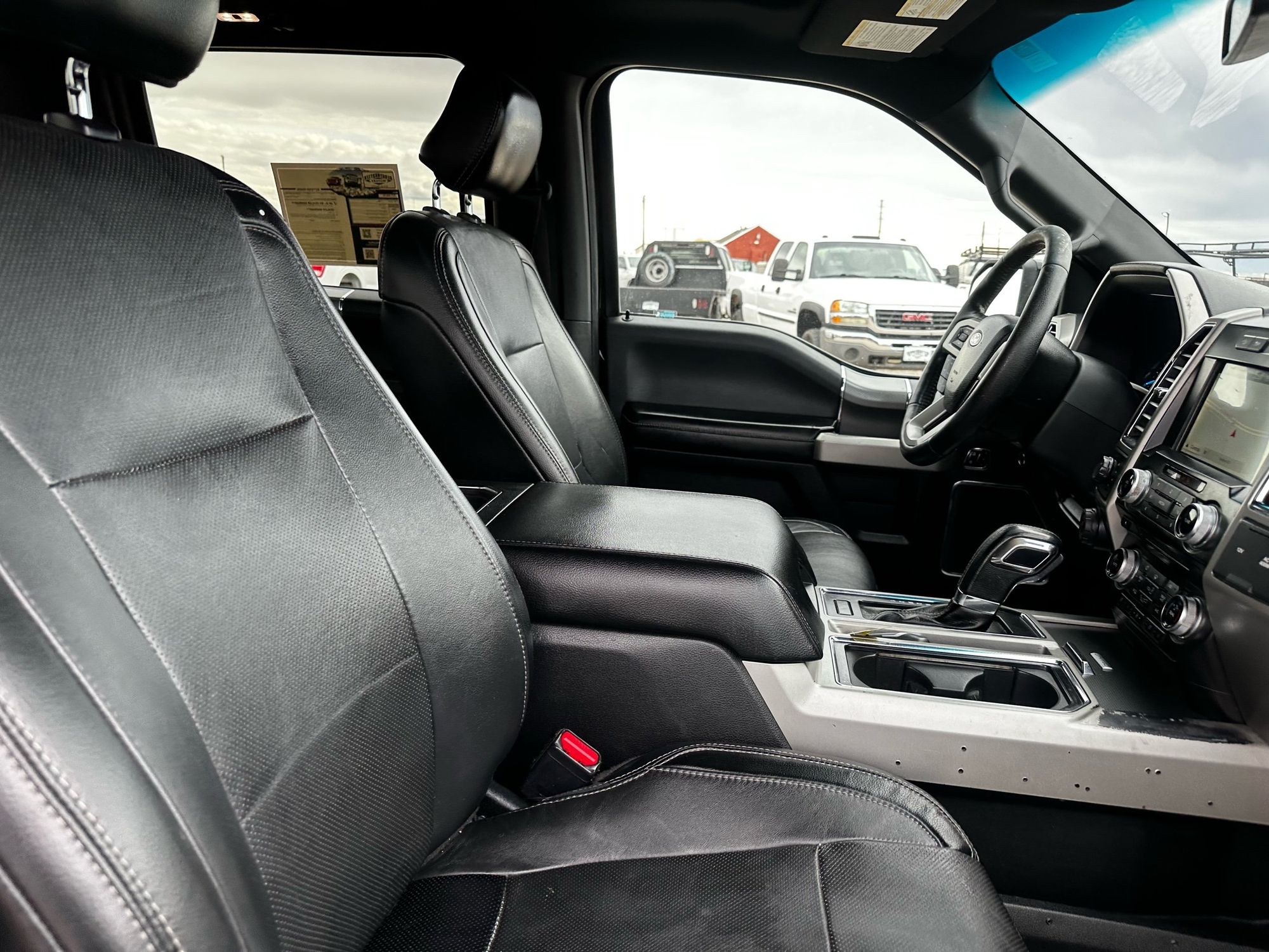 2016 Ford F-150 Lariat photo 13