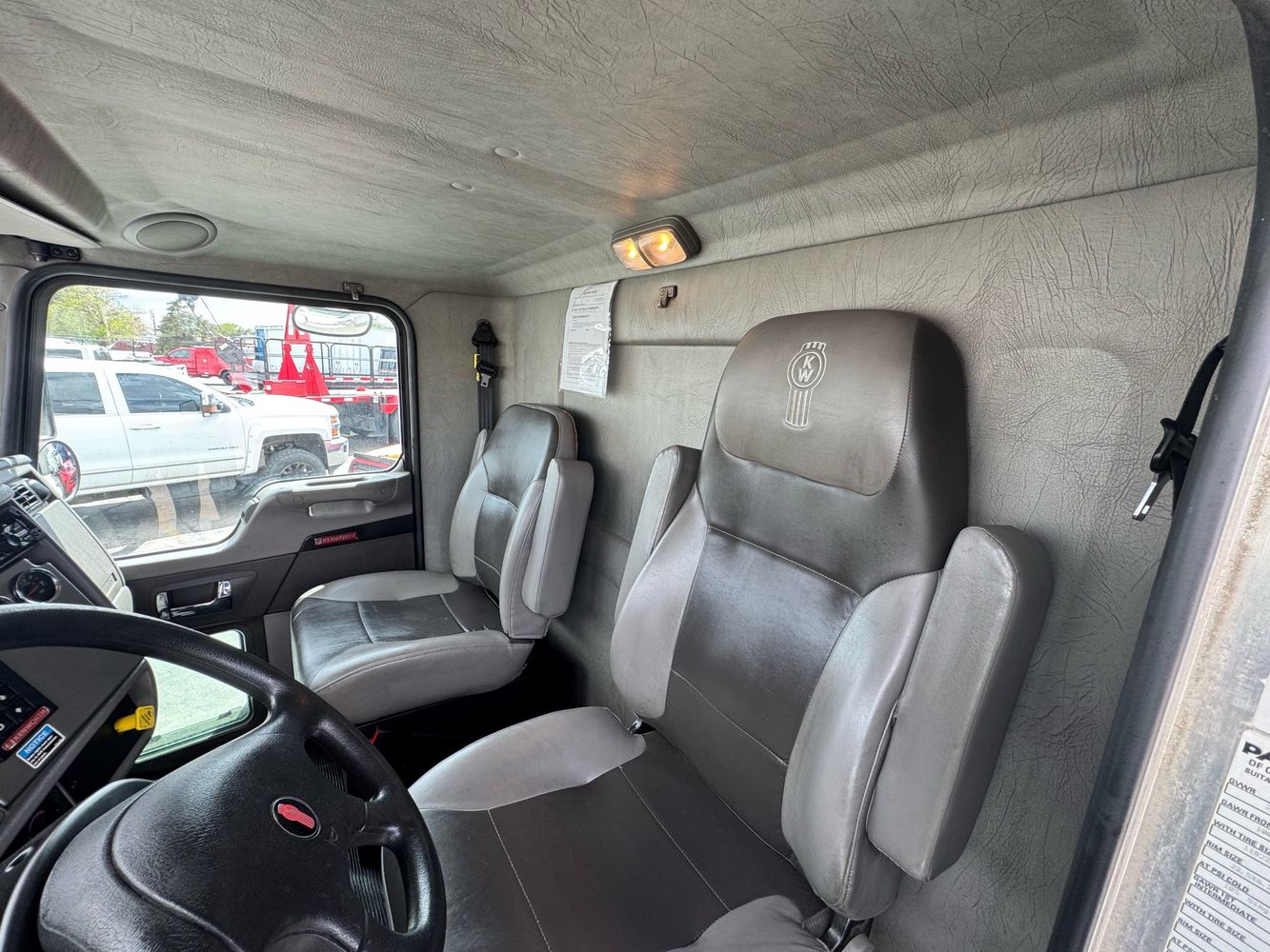 2019 Kenworth T3 Series photo 21